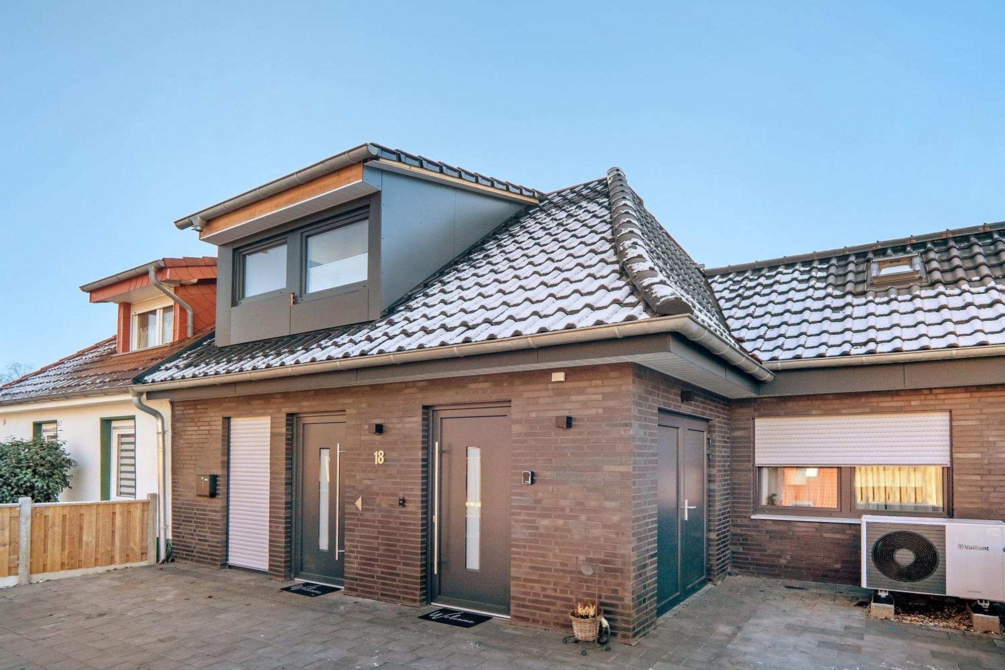 Neubau Ferienwohnung Mit Balkon グローナウ エクステリア 写真